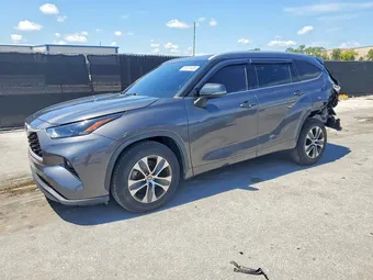 2022 Toyota Highlander 5TDGZRAH5NS105683