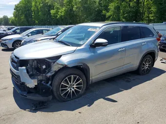 2017 Toyota Highlander 5TDJZRFH9HS461038