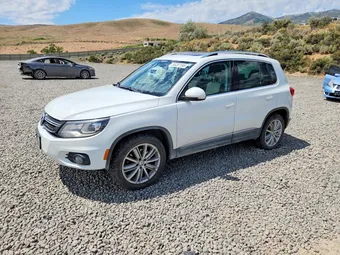 2016 Volkswagen Tiguan WVGAV7AX8GW591644