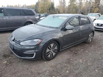 2018 Volkswagen e-Golf WVWPR7AU5JW913558