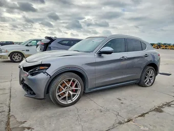 2018 Alfa Romeo ZASFAKBN0J7B97991