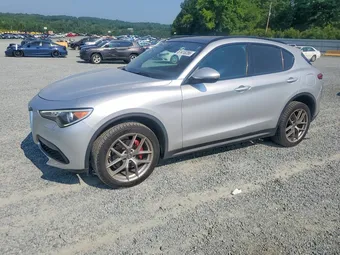 2018 Alfa Romeo ZASFAKNN8J7B98639