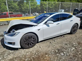2016 Tesla Model S 5YJSA1E11GF156024