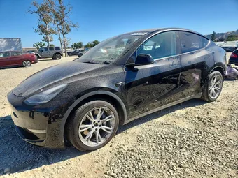 2022 Tesla Model Y 7SAYGDEE7NF395171