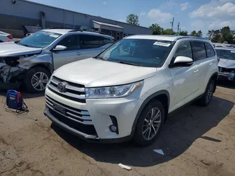 2019 Toyota Highlander 5TDJZRFH7KS627452