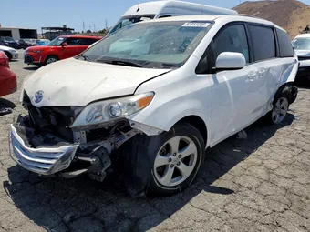 2015 Toyota Sienna 5TDKK3DC5FS567500