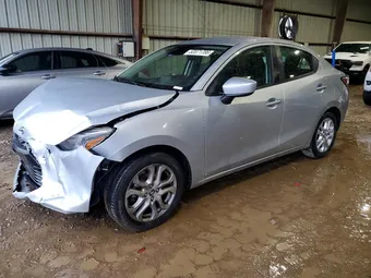 2017 Toyota Yaris 3MYDLBYV4HY170188