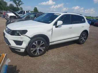 2017 Volkswagen Touareg WVGRF7BP1HD006060