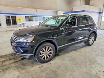 2016 Volkswagen Touareg WVGEF9BP3GD012239