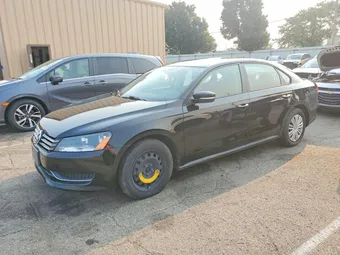 2015 Volkswagen Passat 1VWAS7A32FC071317