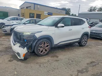 2021 Kia Seltos KNDETCA29M7187119