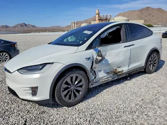 2018 Tesla Model X 5YJXCBE26JF090415