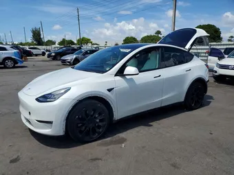 2022 Tesla Model Y 7SAYGAEE8NF390270
