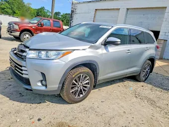2019 Toyota Highlander 5TDJZRFH3KS581702