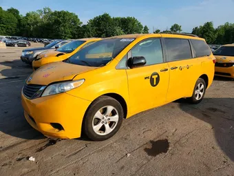 2017 Toyota Sienna 5TDKZ3DC4HS876051