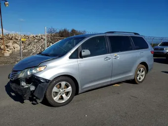 2017 Toyota Sienna 5TDKZ3DC6HS808544