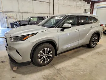 2022 Toyota Highlander 5TDGZRBH6NS578717