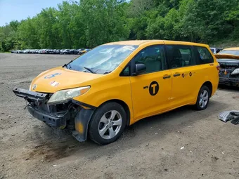 2017 Toyota Sienna 5TDZZ3DC2HS845895