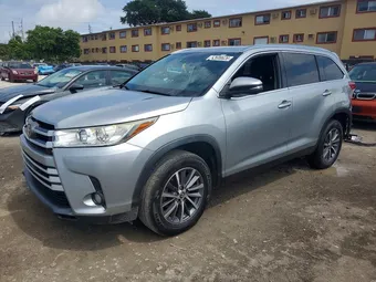 2019 Toyota Highlander 5TDKZRFH7KS332243