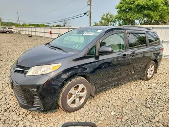 2019 Toyota Sienna 5TDKZ3DC4KS999713