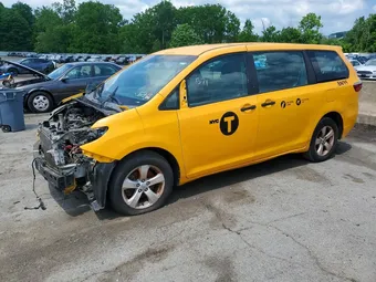 2017 Toyota Sienna 5TDZZ3DC5HS841176