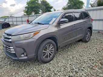 2017 Toyota Highlander 5TDJZRFH4HS415407