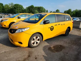 2017 Toyota Sienna 5TDKZ3DC5HS885275