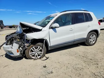 2016 Volkswagen Tiguan WVGAV7AX8GW578330