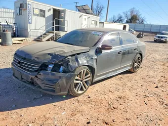 2017 Volkswagen Passat 1VWDT7A31HC015687