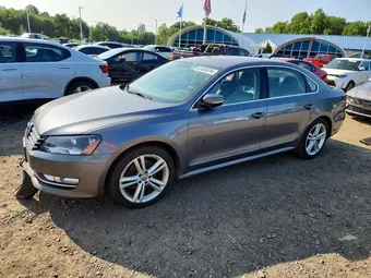 2015 Volkswagen Passat 1VWBT7A35FC010321
