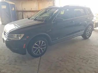 2019 Volkswagen Tiguan 3VV3B7AX0KM158075
