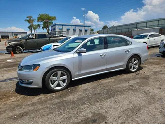 2015 Volkswagen Passat 1VWAS7A39FC090785