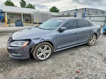 2015 Volkswagen Passat 1VWCV7A37FC036224