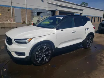 2022 Volvo XC40 YV4162UM6N2648611