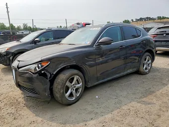 2018 Alfa Romeo ZASFAKAN4J7B82153