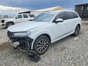 2019 Audi Q7 WA1LAAF71KD012541