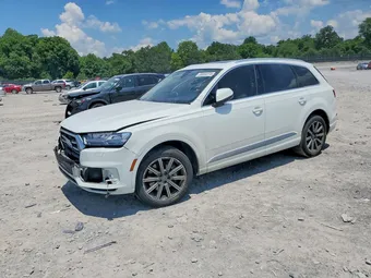 2019 Audi Q7 WA1LAAF77KD040036