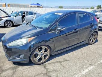 2015 Ford Fiesta 3FADP4GXXFM149132