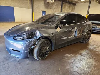 2022 Tesla Model Y 7SAYGDEF9NF397660