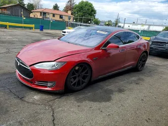 2015 Tesla Model S 5YJSA1E25FF114902