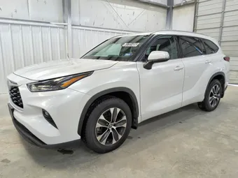 2022 Toyota Highlander 5TDGZRBH9NS587184