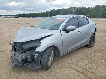 2019 Toyota Yaris 3MYDLBYV0KY528670