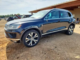 2017 Volkswagen Touareg WVGRF7BP8HD004466