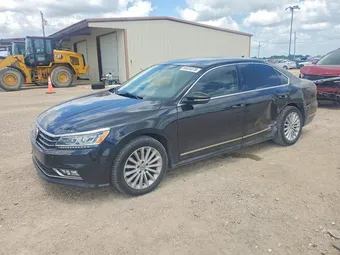 2017 Volkswagen Passat 1VWBT7A35HC036307