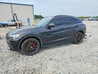 2018 Alfa Romeo ZASFAKNN4J7C00385
