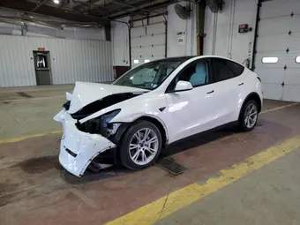 2023 Tesla Model Y 7SAYGDEE6PF831382