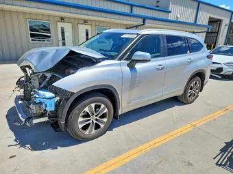 2025 Toyota Highlander Hybrid 5TDKBRCH9SS682126