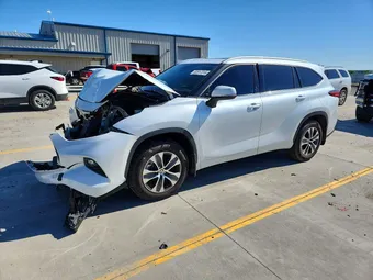 2022 Toyota Highlander 5TDHZRBH1NS573929