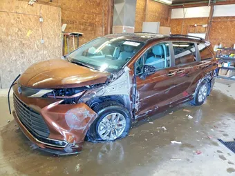 2024 Toyota Sienna Hybrid 5TDYSKFC7RS136937
