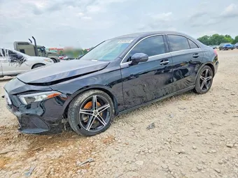 2019 Mercedes-Benz A-Class WDD3G4FB4KW028219